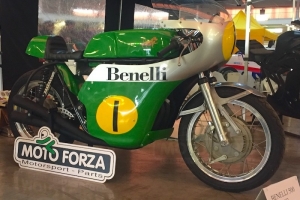 Benelli 350,500cc (250cc) - Verkleidung SATZ - mit Scheibe, GFK