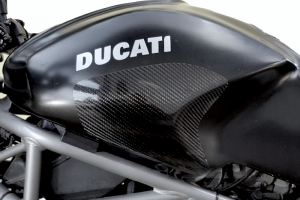 NEU Ducati Monster 2001-2007 - Tankabdeckung - Paar, CARBON TWILL.  GLOSSY