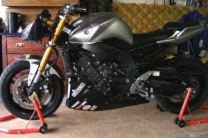 Modify lower part on Yamaha Fazer/ FZ1